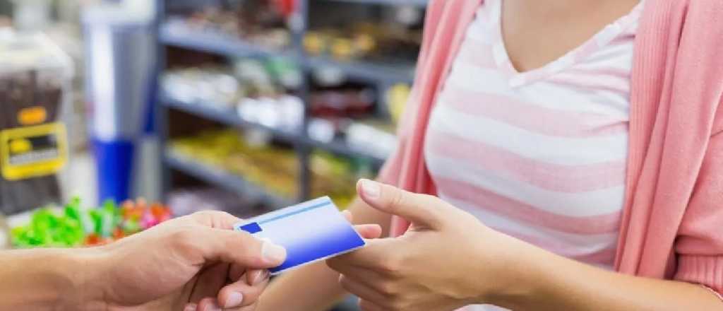 Extienden hasta fin de año el reintegro de 15% para compras con tarjeta