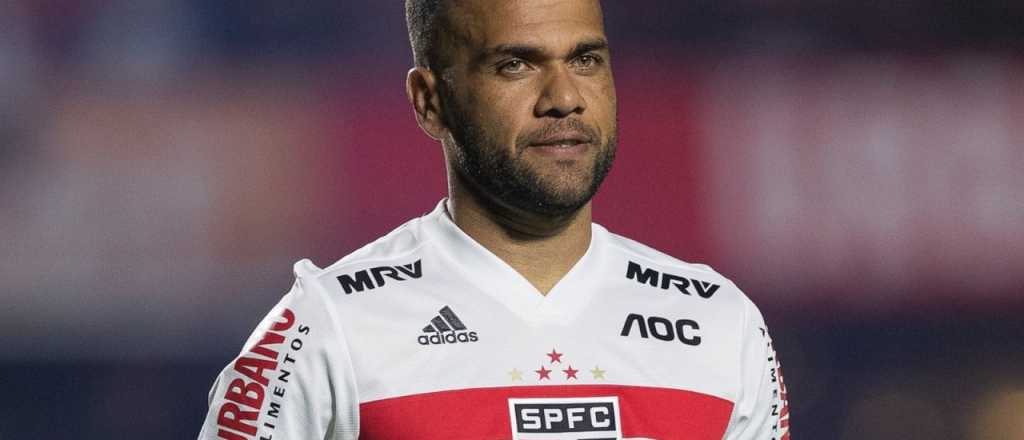 Se fracturó Dani Alves y no jugaría contra River