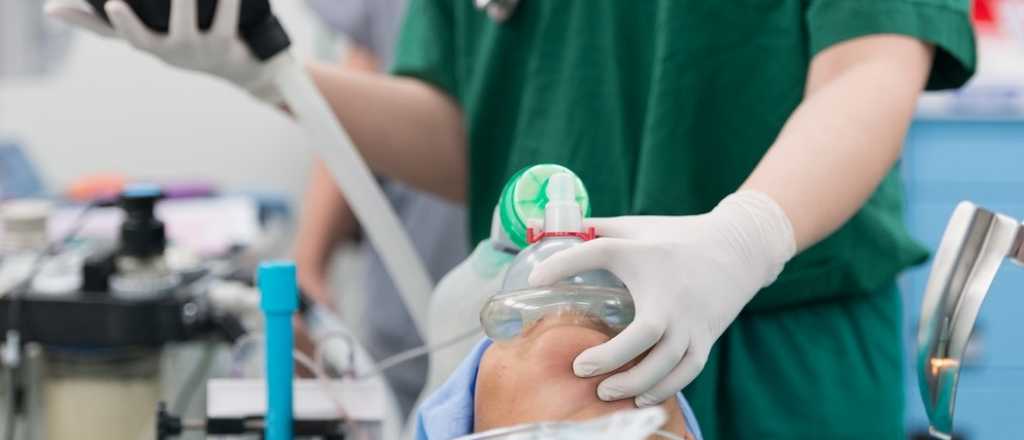 Por qué aún hay 5 mil personas esperando ser operadas en Mendoza