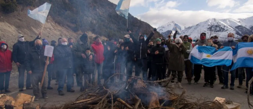 "Necesitan un hogar": Del Caño defendió la toma ilegal de tierras