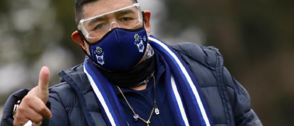 Maradona asistió por primera vez a un entrenamiento de Gimnasia