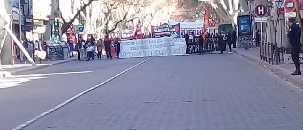 Multaron a los que marcharon por Facundo Astudillo en Mendoza