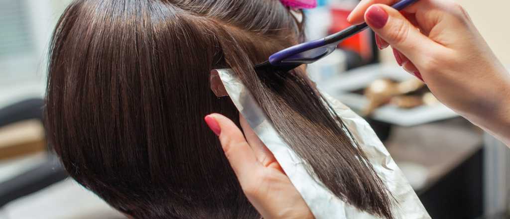 Así podés preparar una tintura casera para eliminar las canas