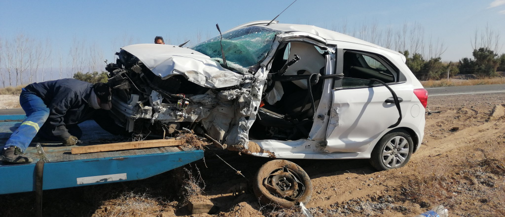 Accidente en Ruta 40 entre camión y auto, hay una mujer herida