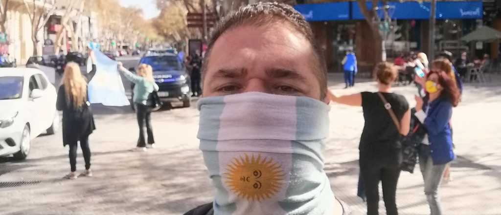 Banderazo en Mendoza en Peatonal y San Martín