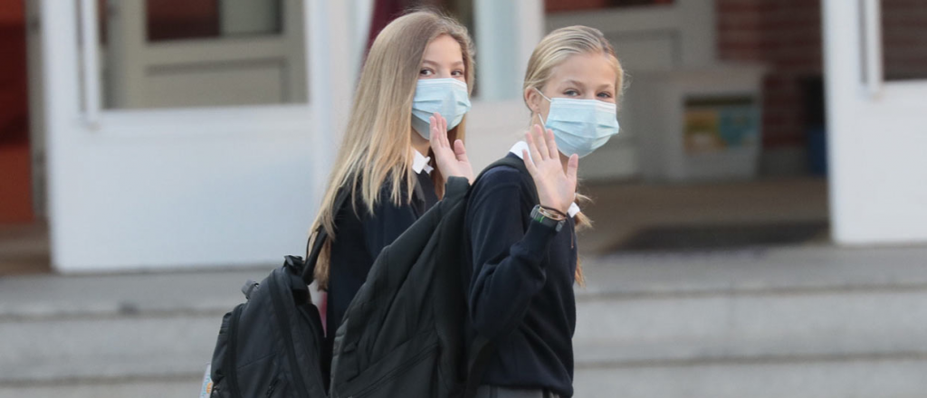 Las hijas del rey de España, aisladas por un caso de coronavirus en la escuela