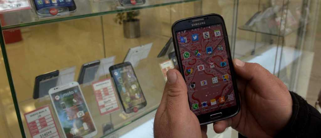 Lanzan promoción para que jubilados compren celulares 