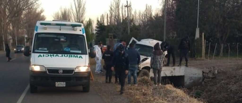 Una camioneta cayó a un canal y quedó debajo de un puente en Tupungato