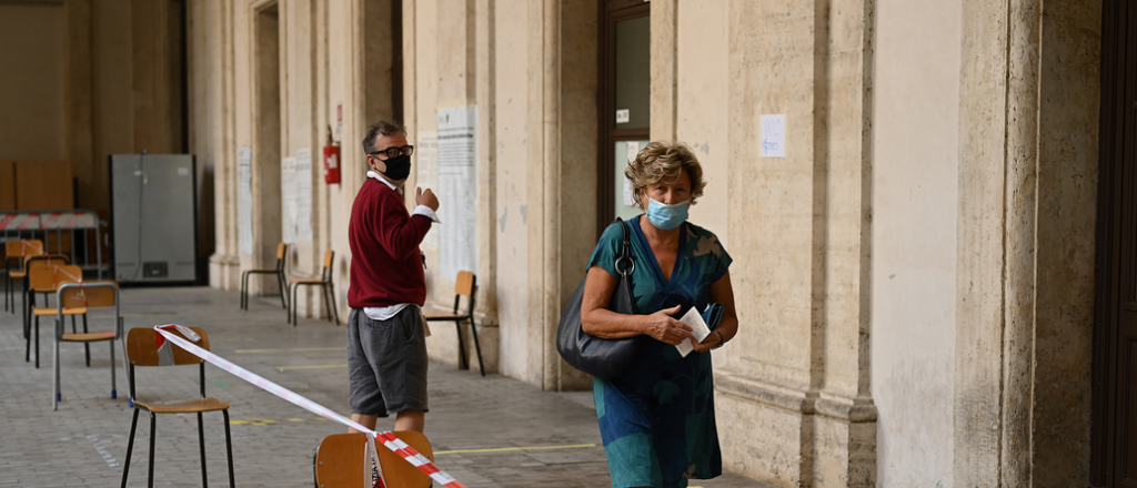 Italia reduce un tercio la cantidad de legisladores y baja el gasto público