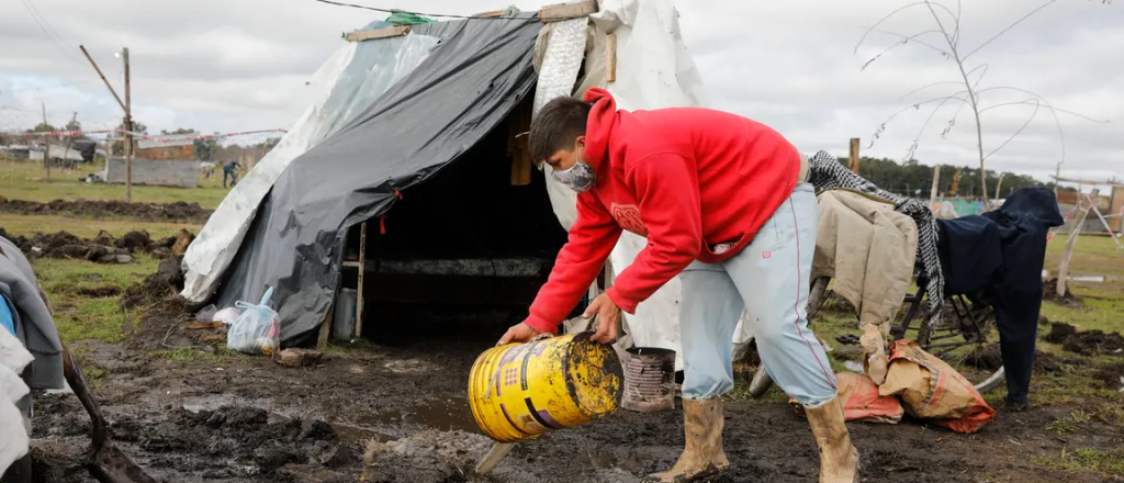 Más de 500 familias que habían usurpado Guernica se retirarán del predio
