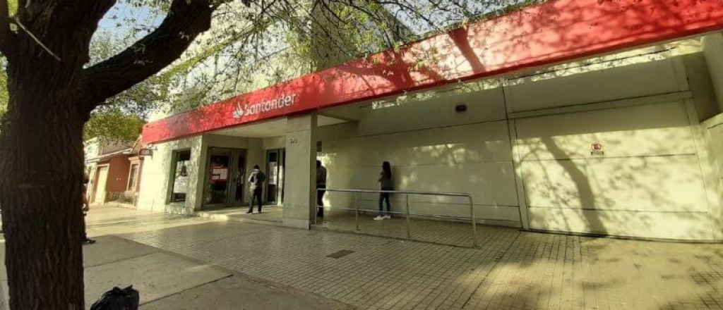 Este es el nuevo cajero automático que expende dólares en la Quinta Sección