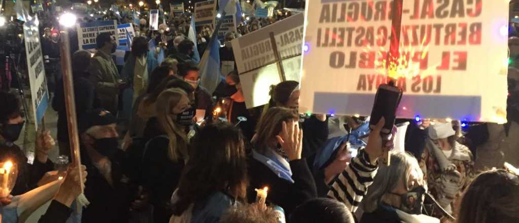 Concurrida "Marcha de las Antorchas" en apoyo a los jueces desplazados