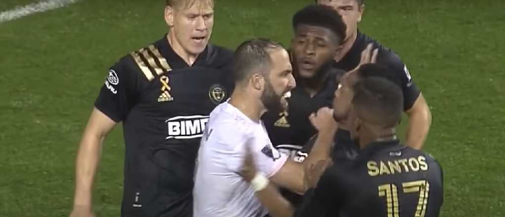 Video: Higuaín debutó en el Inter Miami, erró un penal y se peleó con los rivales