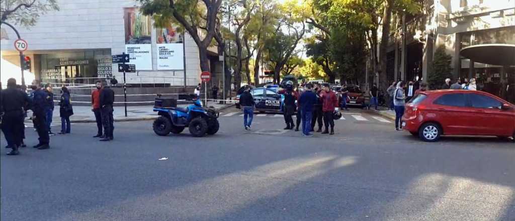 Asesinaron a cuchilladas a un policía en Palermo, a plena tarde