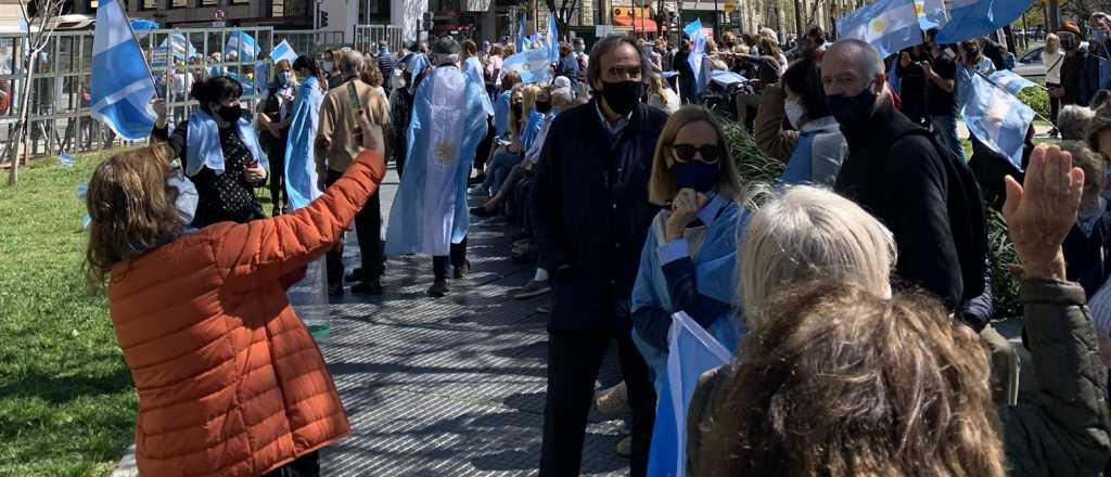 "Abrazo" a los Tribunales en apoyo a los jueces desplazados por el gobierno