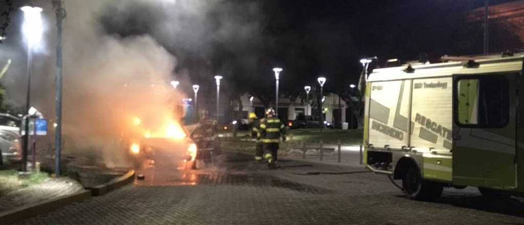 Se incendió una camioneta en Godoy Cruz