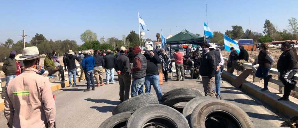 Productores mendocinos y cordobeses levantaron el corte en San Luis