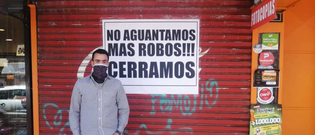 "No aguantamos más robos, cerramos", dijo el dueño de un local del Centro