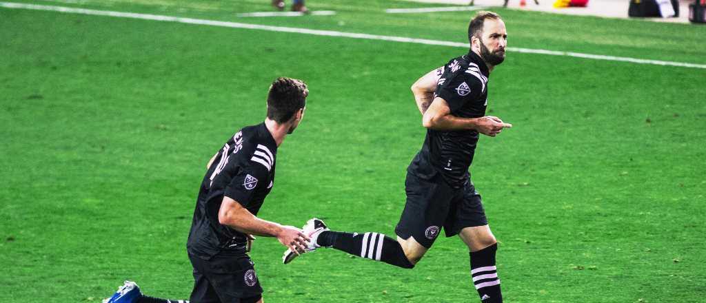 Pipita Higuaín se sacó la mufa y debutó en las redes en la MLS con un golazo