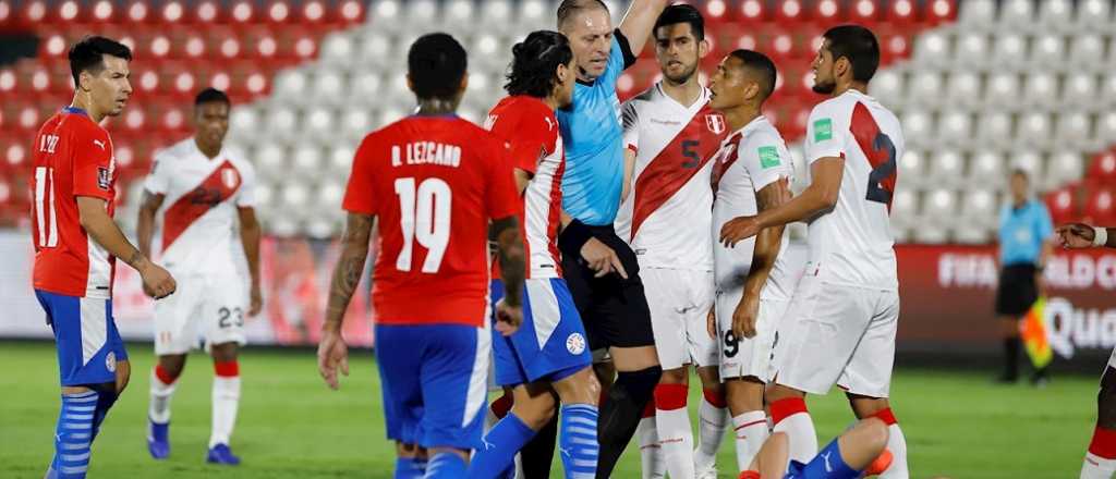 Video: el codazo de Zambrano a Almirón en Perú vs Paraguay