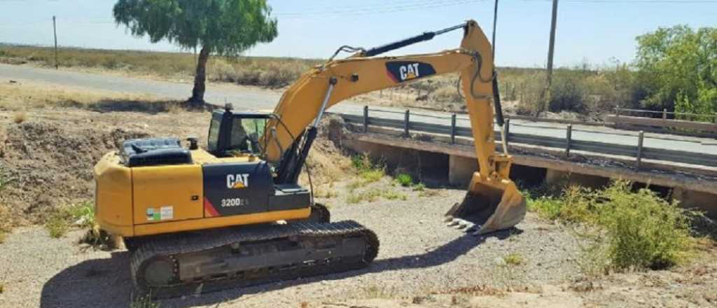 Antes del verano y las alertas aluvionales, ponen a punto un colector en Maipú