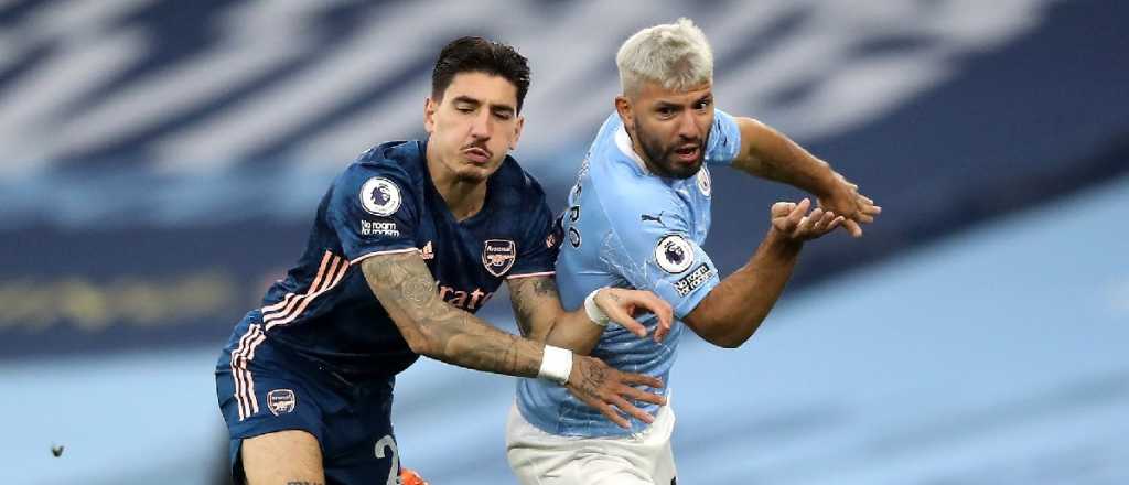 Video: el Kun Agüero se enojó y agarró del cuello a una jueza de línea