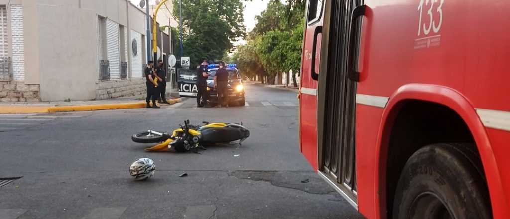 Robaron en McDonald's de Godoy Cruz y en la huída chocaron contra un micro