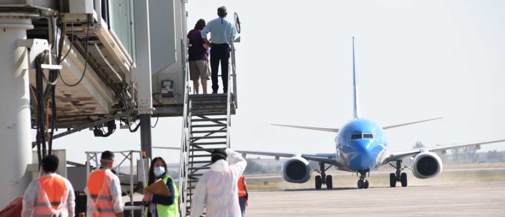 Llegó el primer vuelo a Mendoza tras siete meses