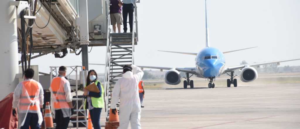 Por el paro de pilotos hay cancelaciones de vuelos en Mendoza