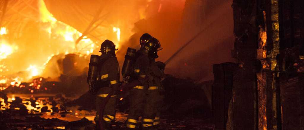 Una vivienda quedó destruida durante un incendio en Luján