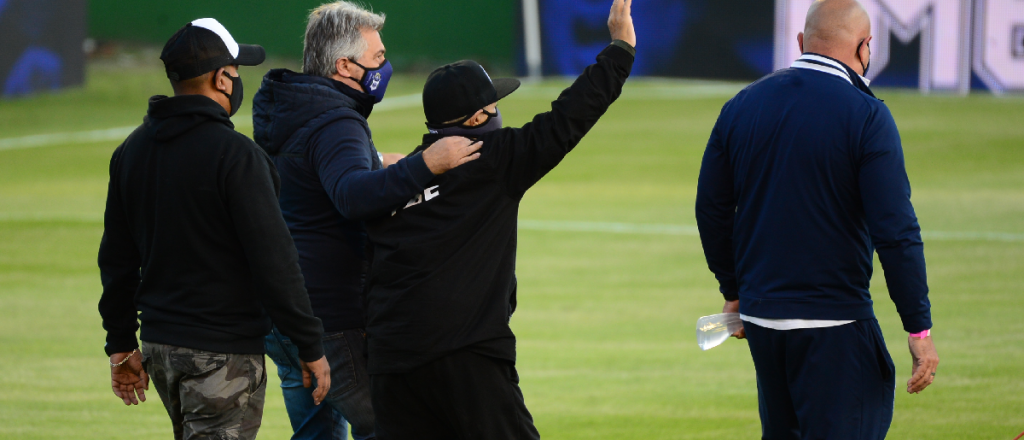 Diego debió irse durante el partido de Gimnasia y Patronato