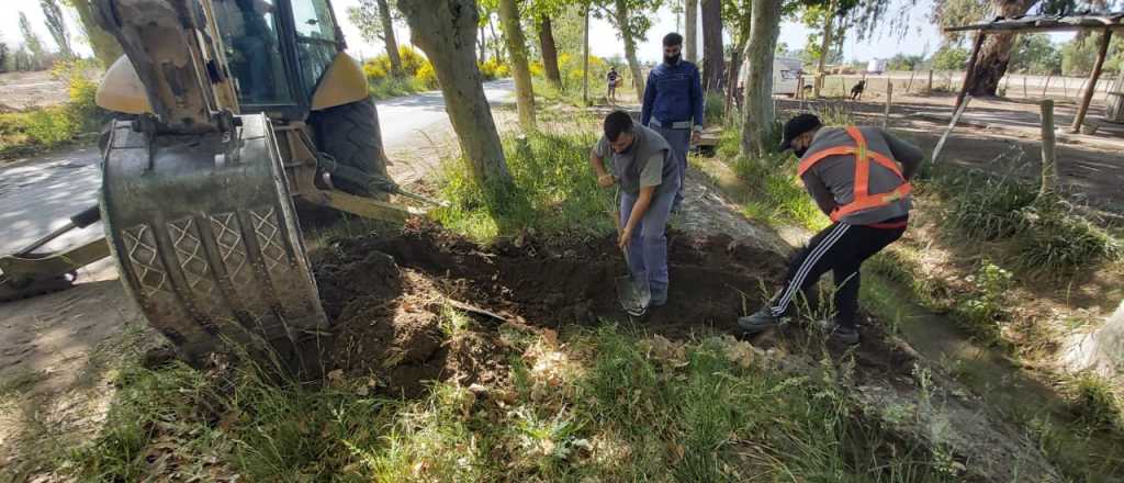 Verifican conexiones de agua y colocan una nueva bomba en San Rafael 