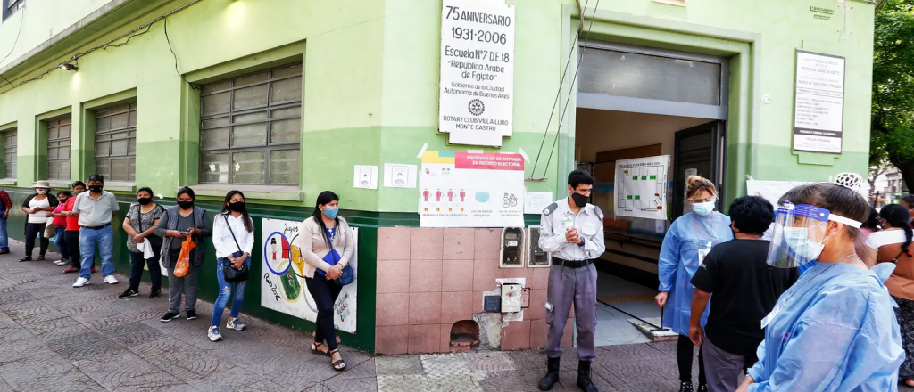 La vacuna se pondría en las escuelas, como cuando hay elecciones