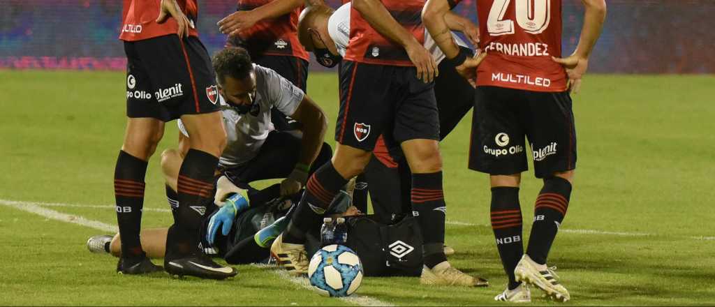 El arquero de Newell's sufrió una dura lesión tras chocar con Tevez