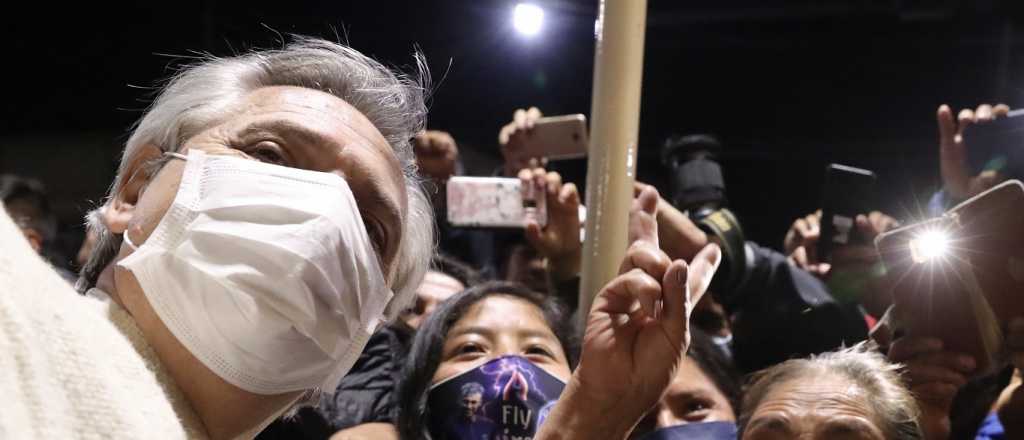 Alberto Fernández y medio Gabinete aislados