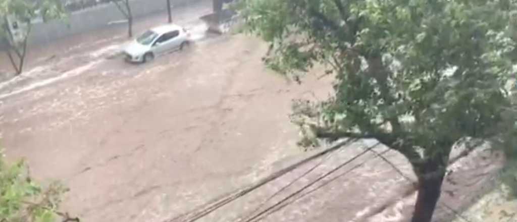 La Emilio Civit se transformó en un río de agua y piedra