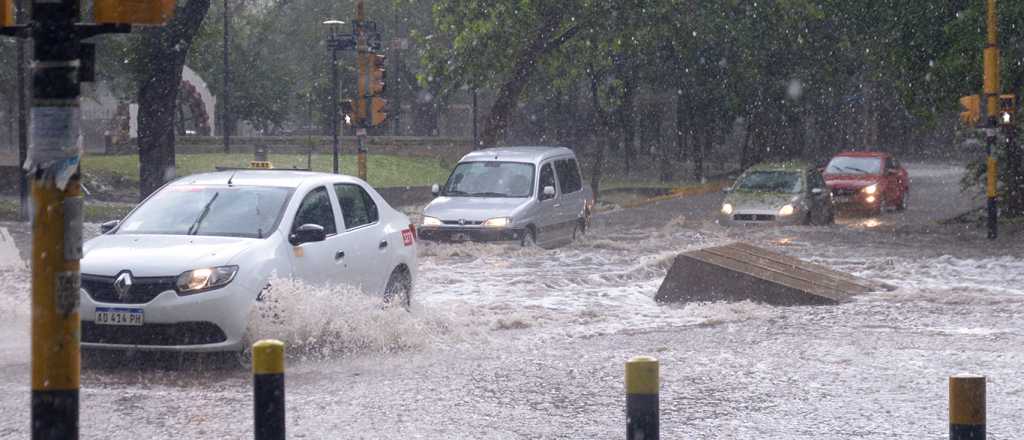 El Centro fue una "gran pileta" por la lluvia y el granizo