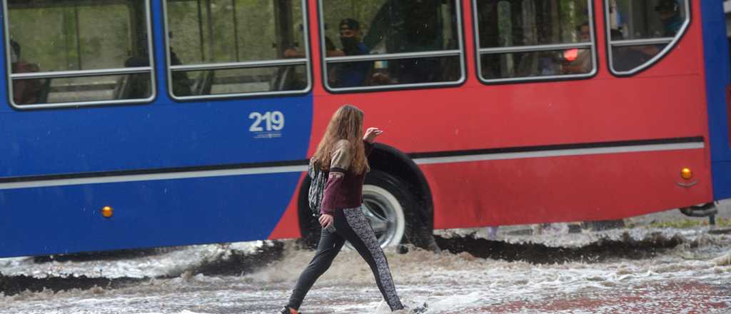 Mendoza sigue en "alerta amarilla" por tormentas y granizo