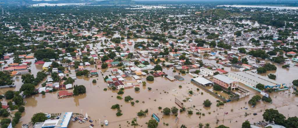 Iota se convierte en Huracán y amenaza a Centroamérica