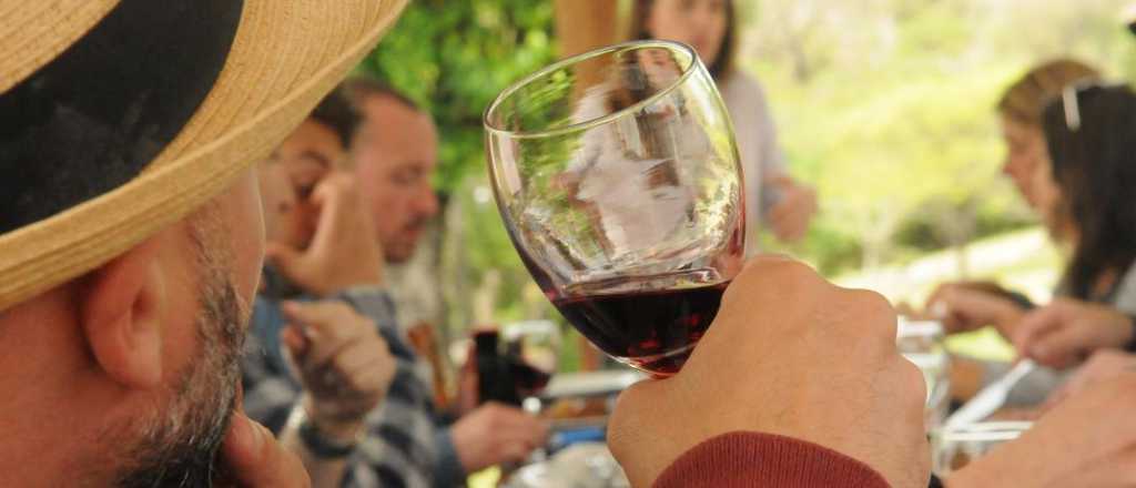 El Gobierno explicó por qué suspendió reuniones de amigos en casas