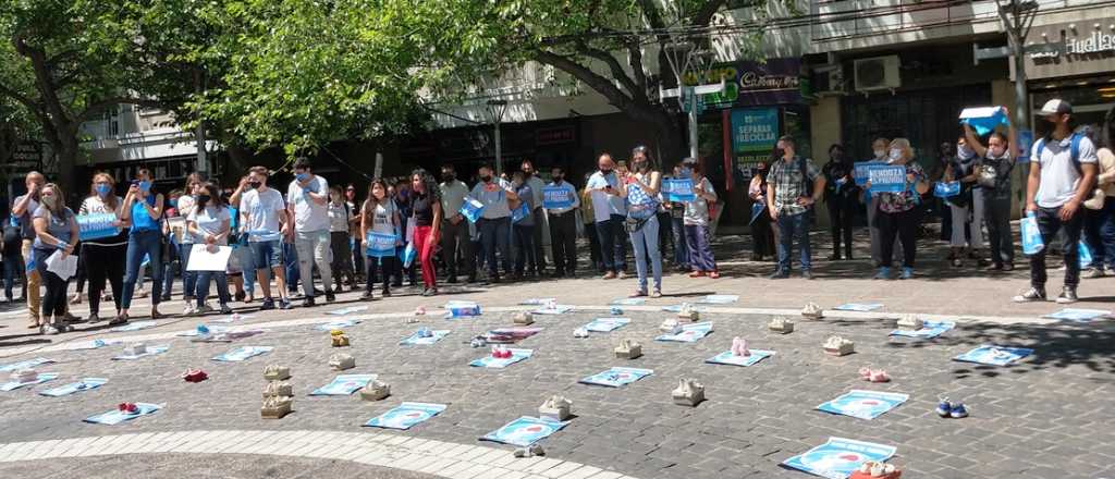 Organizaciones Provida hicieron una "Intervención celeste" en la Legislatura