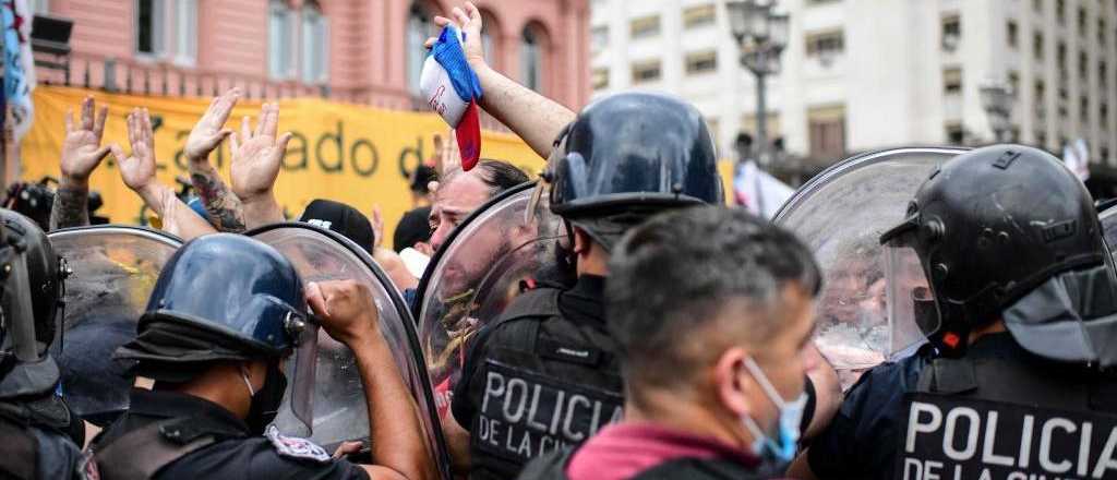 Detuvieron a nueve personas en el velatorio de Maradona