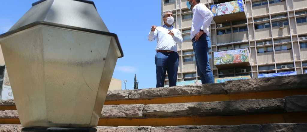 Luján compró a Ciudad antiguas farolas para un barrio histórico