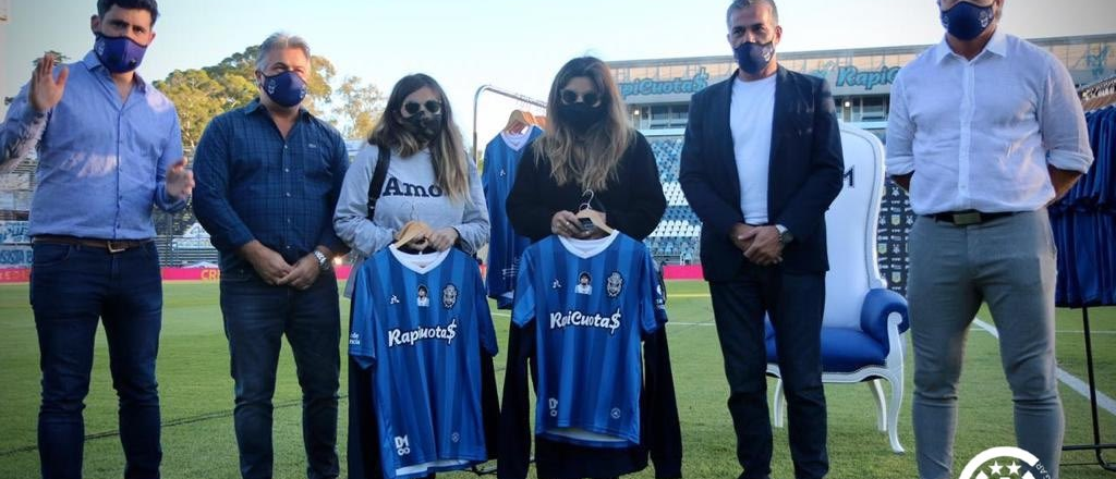 Gimnasia de La Plata homenajeó a las hijas de Diego