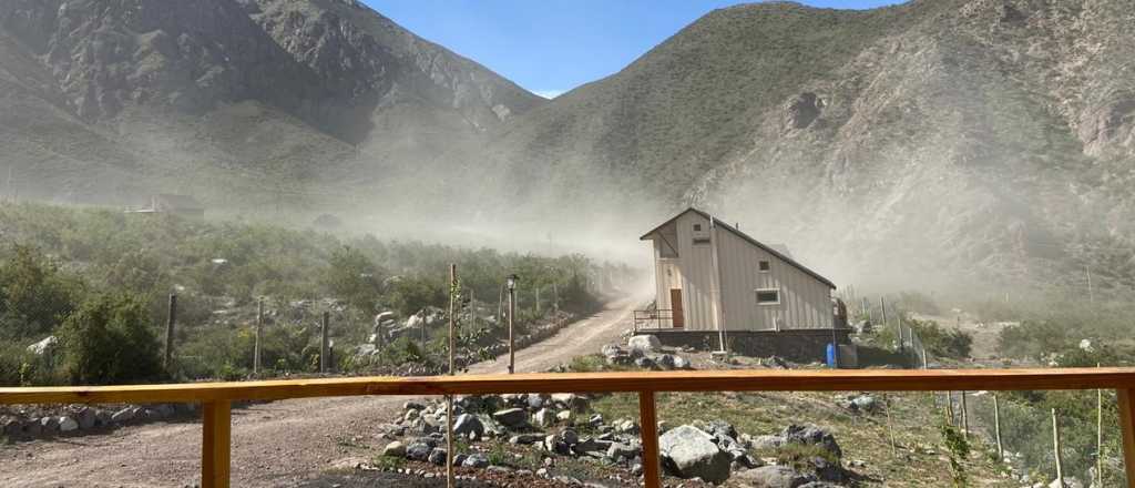 Fuertes ráfagas de Zonda se produjeron en el Sur y en Alta Montaña