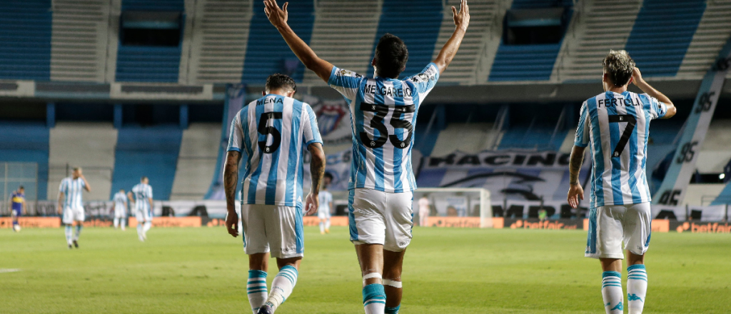 Racing le ganó a Boca con el gol de un jugador que debió ser expulsado