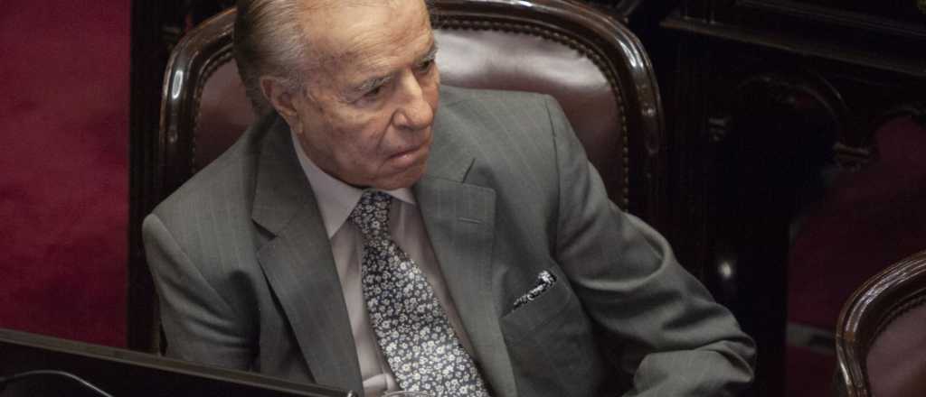 Menem sigue en coma inducido y su estado es delicado