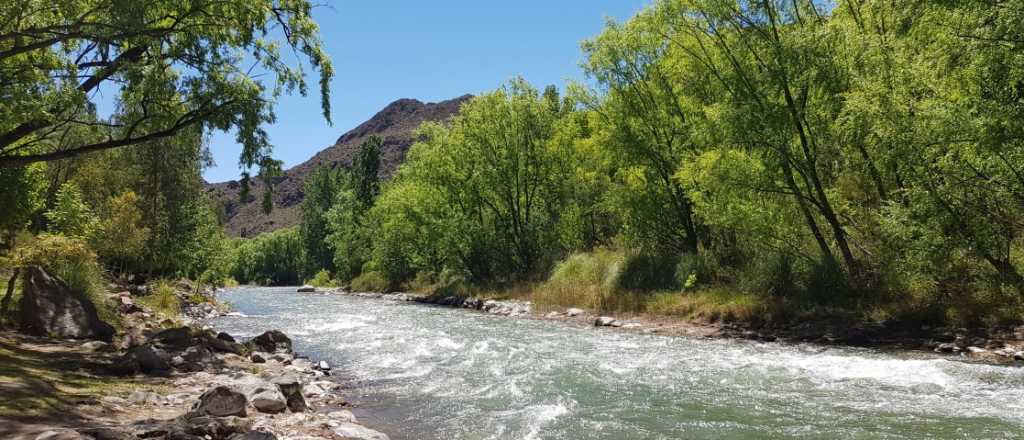 Una anciana cayó al río en Valle Grande y la rescató un turista