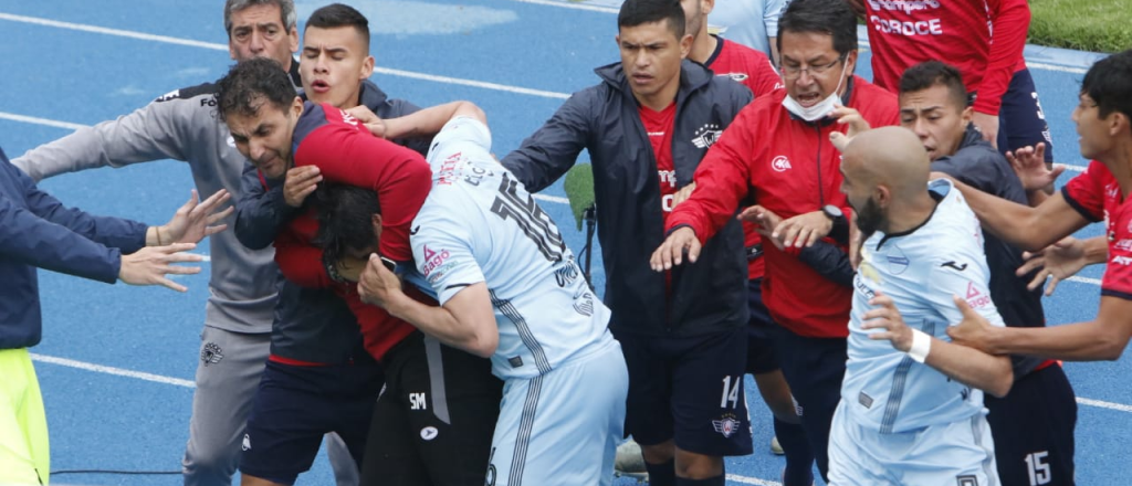 Piñas y patadas voladoras, el triste final de Wilstermann - Bolívar