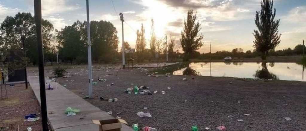 Dejaron lleno de basura el laguito de La Consulta